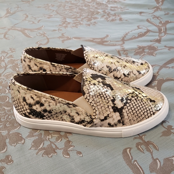 Steve Madden Safary Snake Slip On Sneakers NWOT - Picture 3 of 8